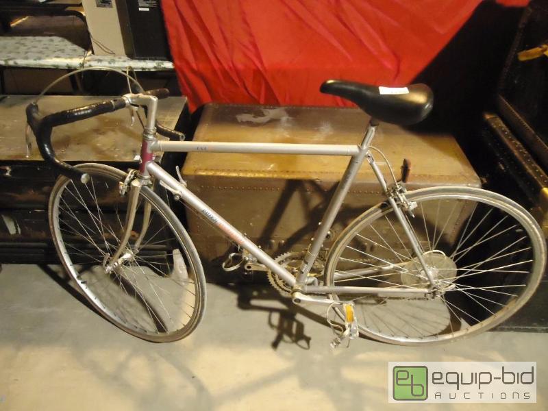 lot 90 image: Raleigh Pro Road Bike