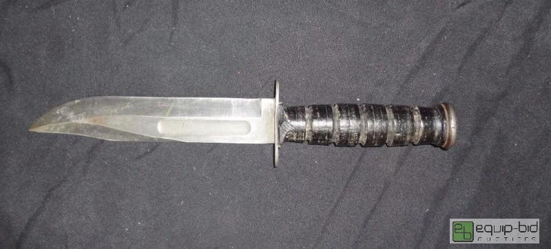 lot 955 image: Vietnam Era KA-BAR Styled U.S. Camillus Fighting Knife
