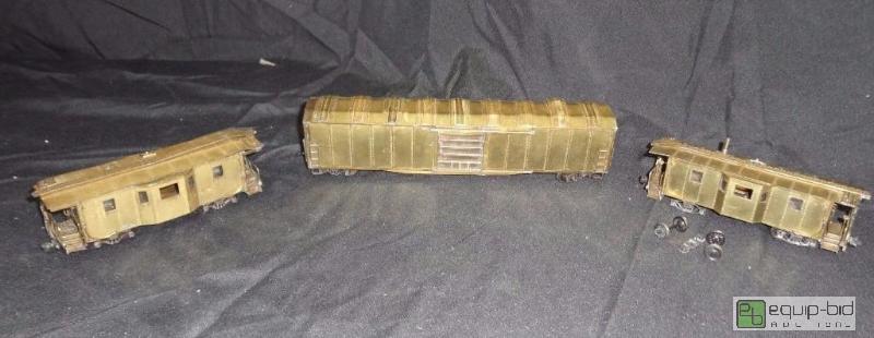 lot 959 image: HO SCALE BRASS CABOOSE AND BAGGAGE CAR LOT