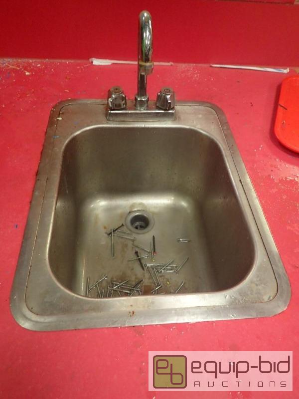 lot 1151 image: Stainless Sink Insert w Faulcet