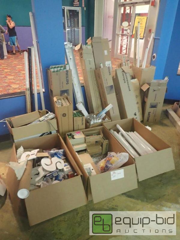 lot 2099 image: Large Lot of Fluorescent Lighting