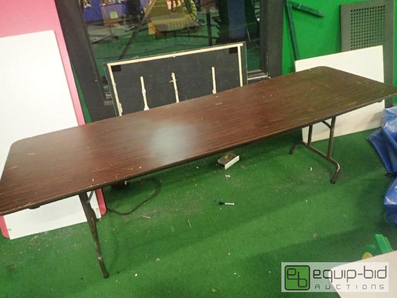 lot 2111 image: Collapsable Table