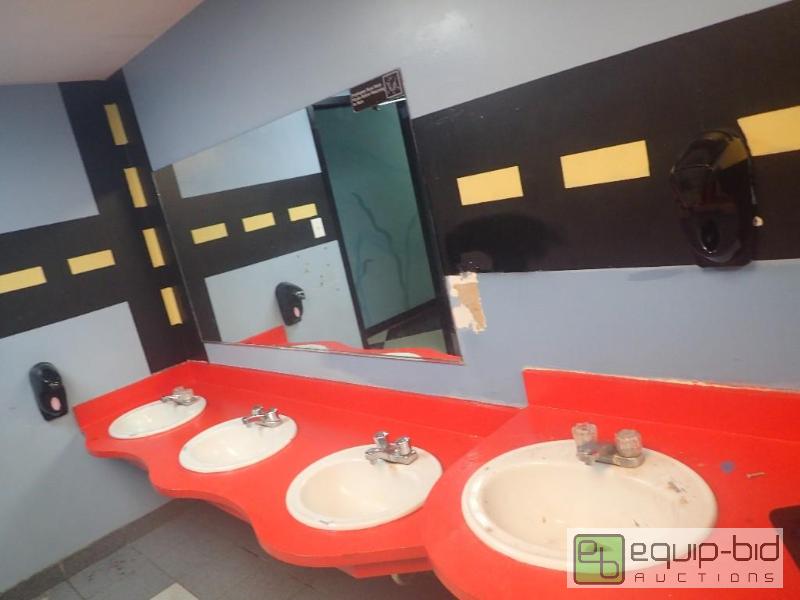 lot 2166 image: 4 Sinks w Base and Mirror
