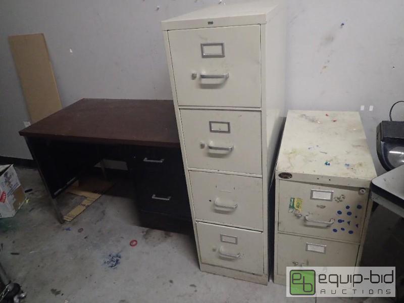 lot 2181 image: Desk w (2) Filing Cabinets