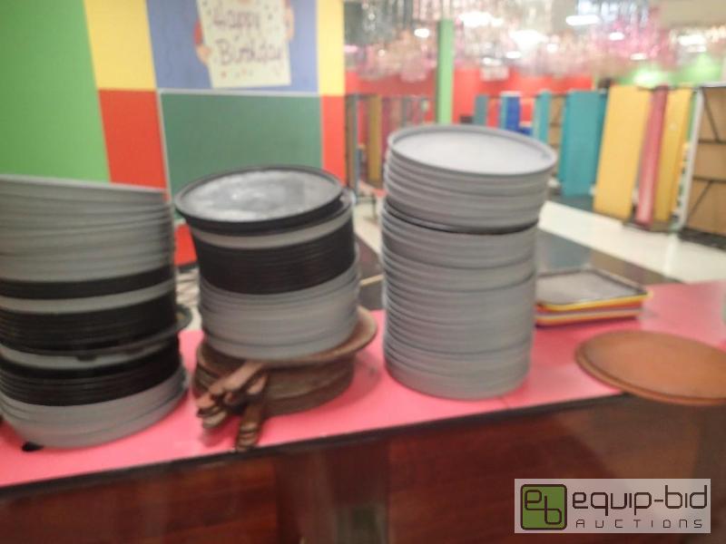 lot 833 image: Large Lot of Misc Pizza Pans