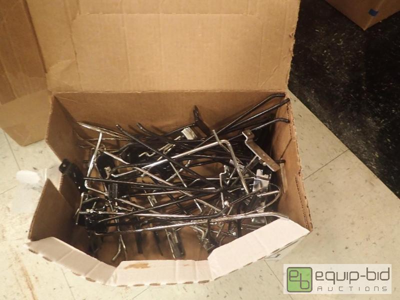 lot 839 image: Large Lot of Storage And Shelving Hooks