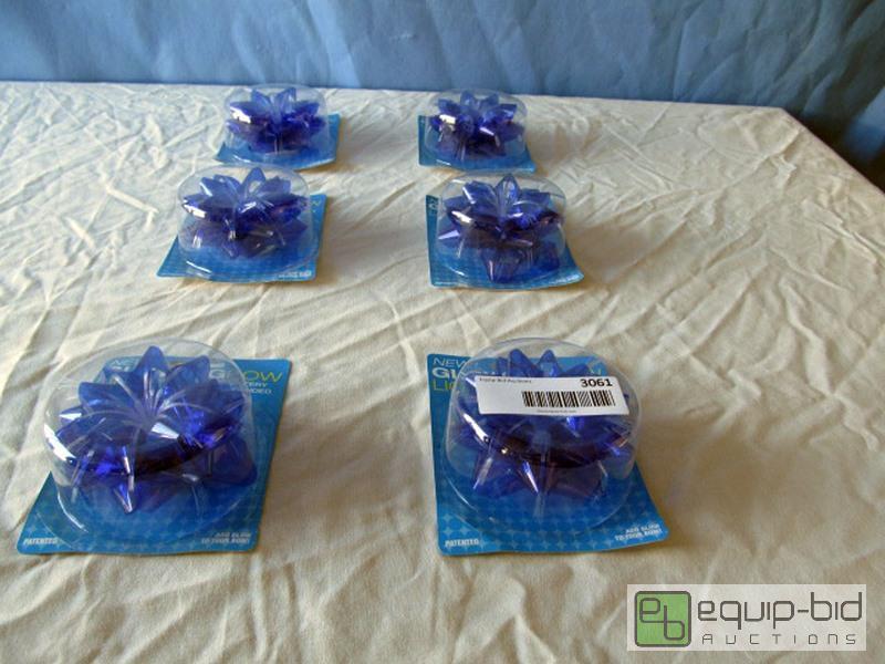 lot 3062 image: Glowing Bow (6) with Battery, Lights Up MultiColor for Holidays