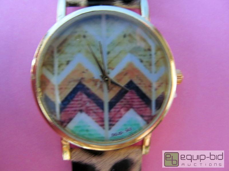 lot 3071 image: NEW Grid Quartz Watch, Colorful Chronometer with Spotted Band