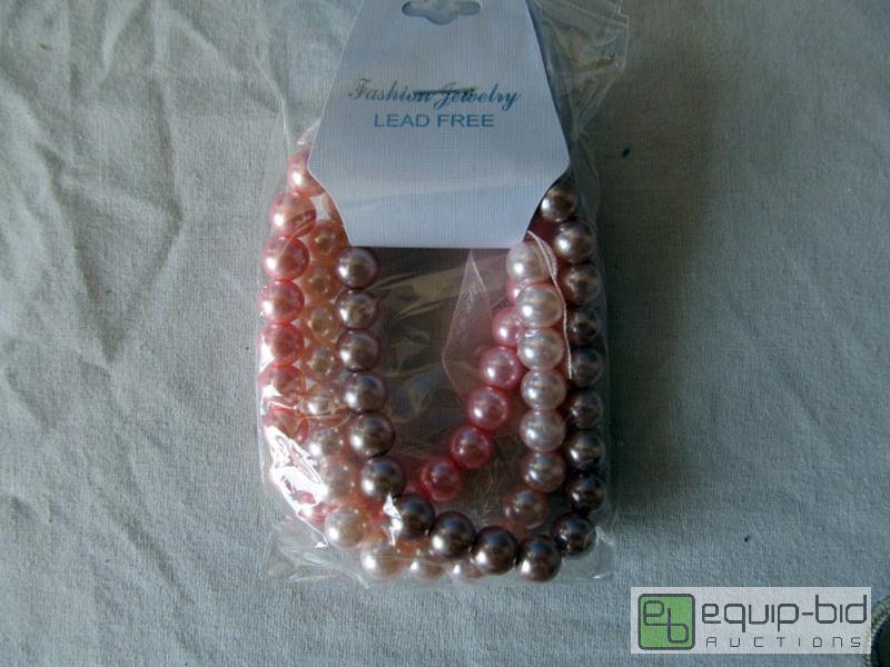 lot 3079 image: Bracelets (12) New Beautiful for Gifts