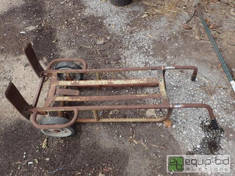 lot 67 image: Heavy Duty 2 Wheel Dolly