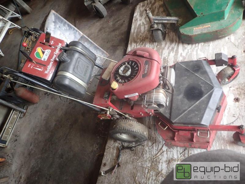 lot 764 image: 30 Worldlawn Walk Behind Mower