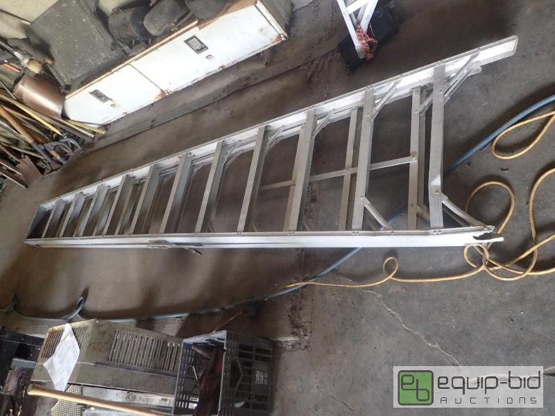 lot 769 image: 11ft Aluminum Ladder