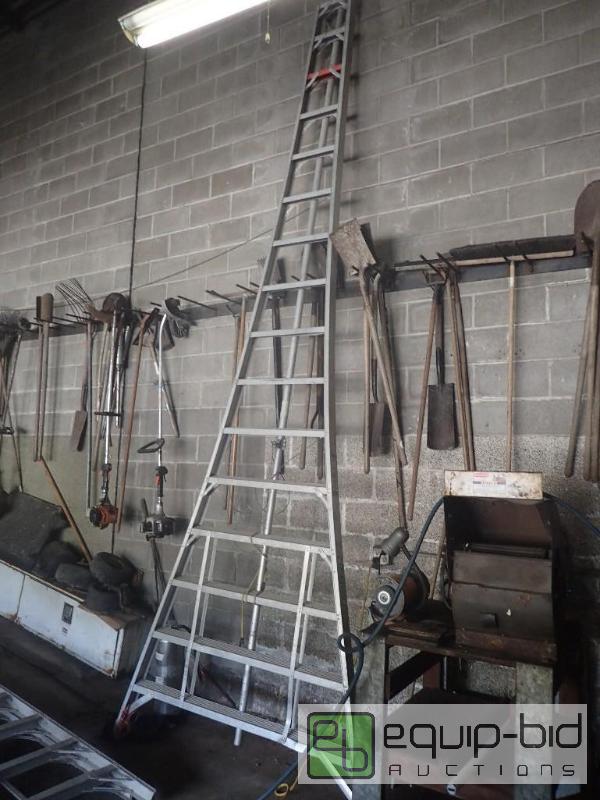lot 770 image: 16ft Stokes Aluminum Shruub Ladder