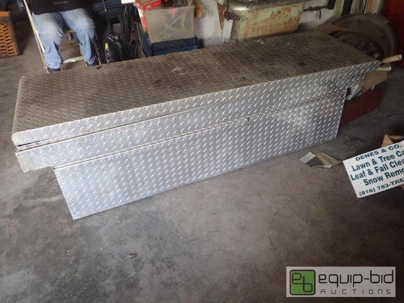 lot 773 image: Diamond Plate Full Size Tool Box
