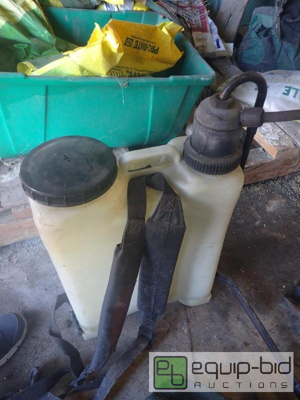 lot 793 image: Shindaiwa Chemmical Sprayer