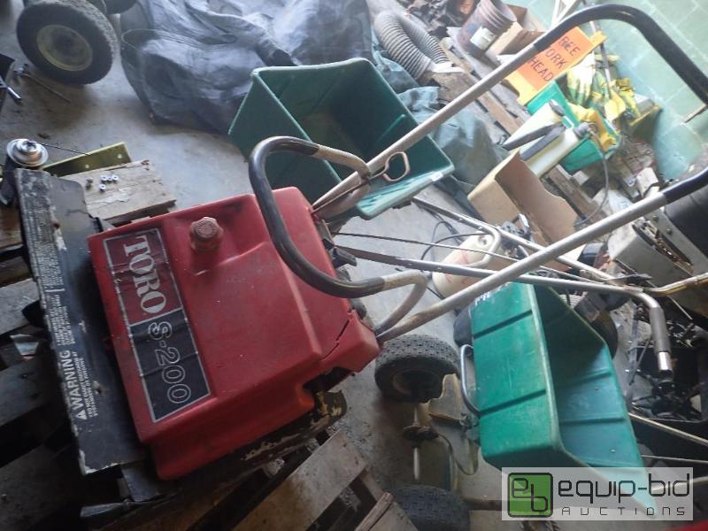 lot 796 image: Toro S-200 Gas Powered Snow Blower