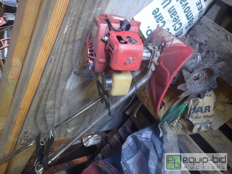 lot 797 image: Mantis Gas Powered Tiller