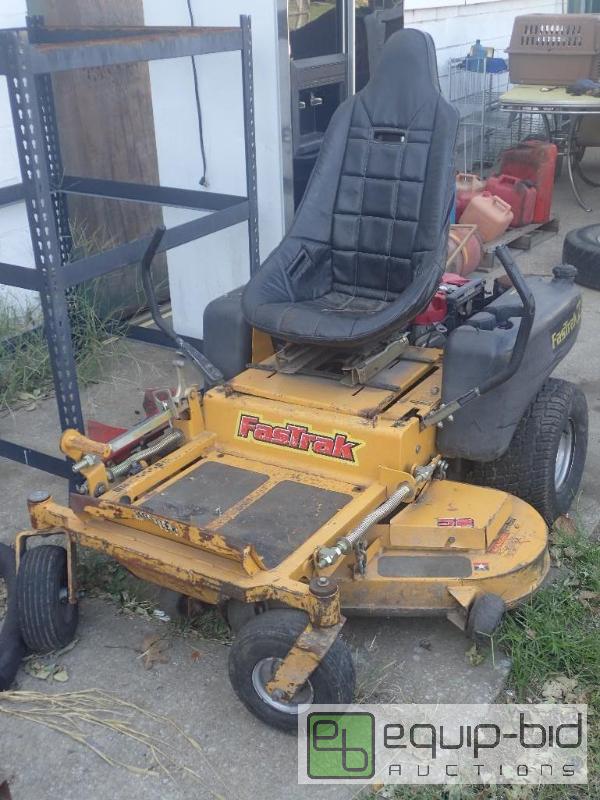 lot 803 image: Fast Track Hussler 52 Cut Zero Turn Lawm Mower