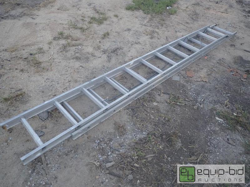 lot 807 image: Aluminum Extension Ladder