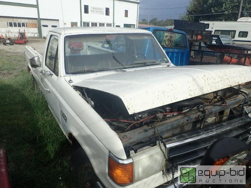 lot 813 image: 91 Ford F150 Pickup Truck