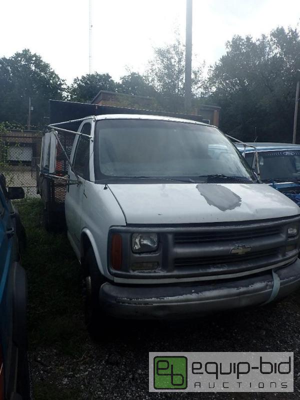 lot 814 image: 98 1 Ton Express Van