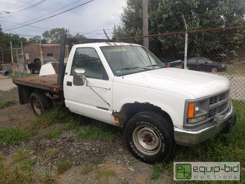 lot 816 image: 94 Chevy 3500 Pickup Truck 2 wheel Drive