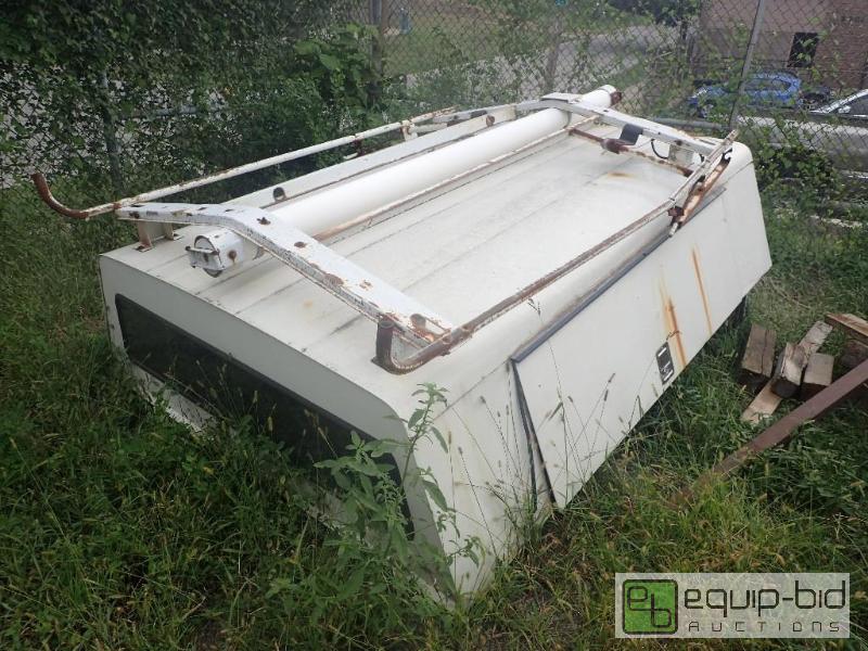 lot 817 image: Full Size Pickup Utilty Bed Shell