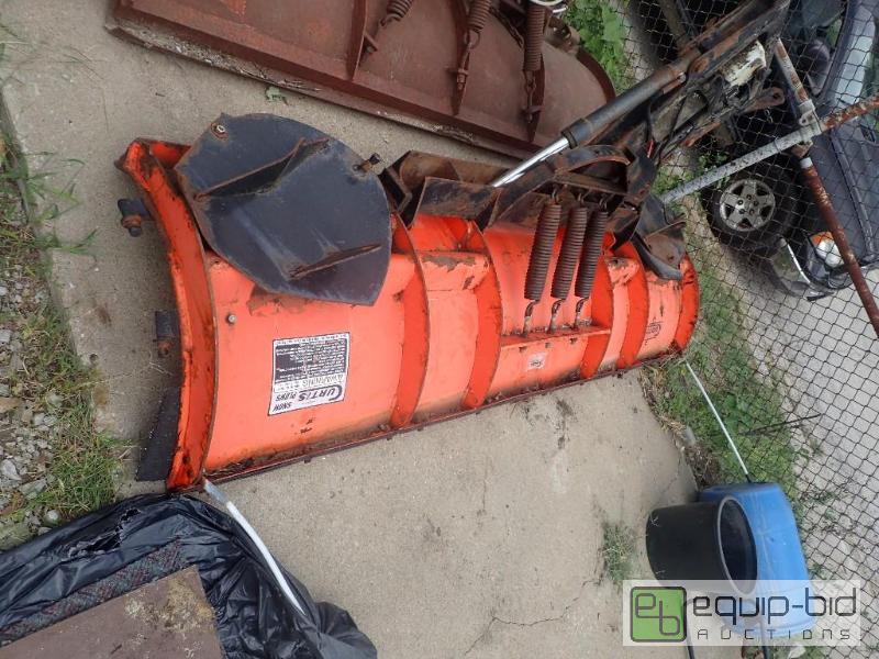 lot 820 image: Curtis 7ft Snow Plow Blade w Hydralic Controls And Lights