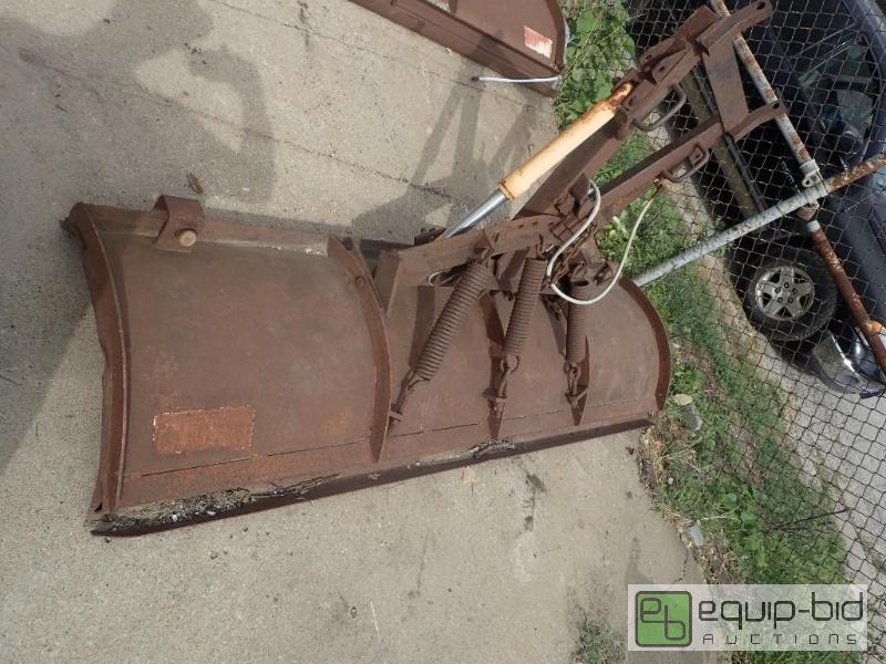 lot 821 image: 7ft Snow Plow Blade Missing Parts
