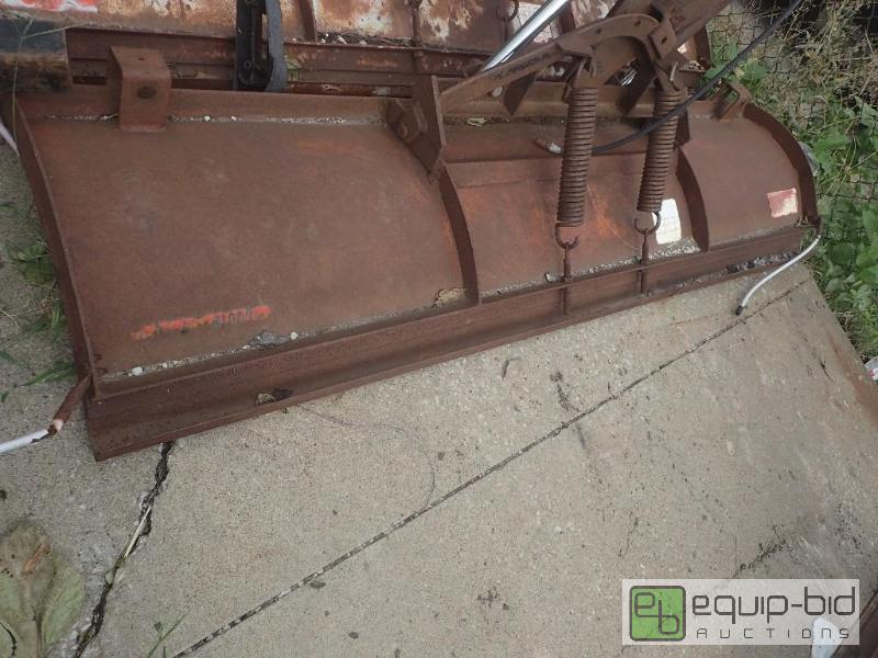 lot 822 image: 7ft Snow Plow Blade Missing Parts