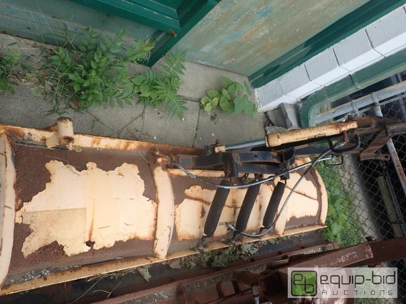 lot 825 image: Meyer Plow Blade w Connection Points Lights And Contorls