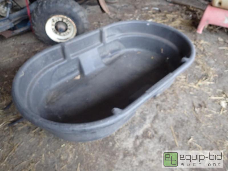 lot 83 image: Rubbermaid Agricuitural Tub