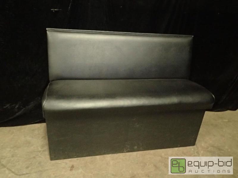 lot 1091 image: Single Bar Height Booth