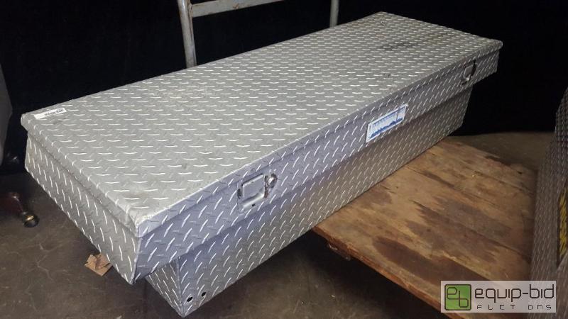 lot 4238 image: Full Size Truck Tool Box