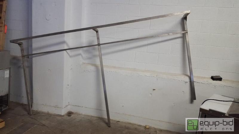 lot 4239 image: Stainless Table Mount Pan Rack