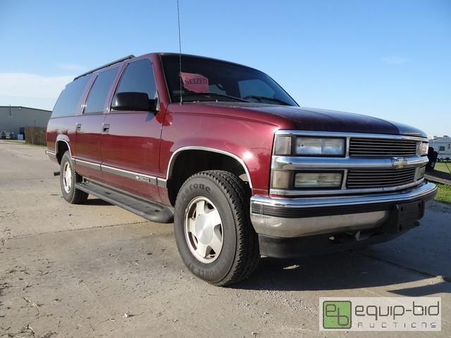 lot 499 image: Year 1998 Make Chevrolet Model Suburban Ve...
