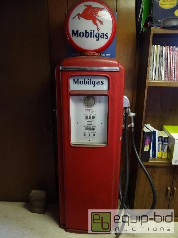 lot 507 image: Mobilegas Antique gasoline pump...