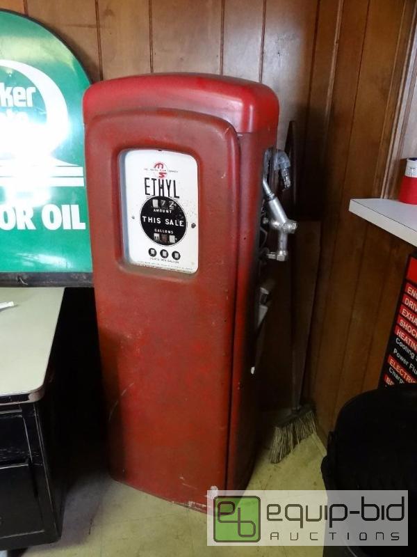 lot 508 image: The Wayne Pump Company ethyl antique fuel pum...