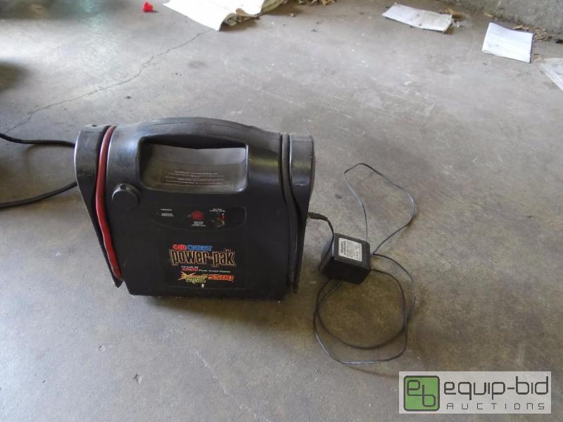 lot 528 image: CarQuest 12v portable power supply (model 550...