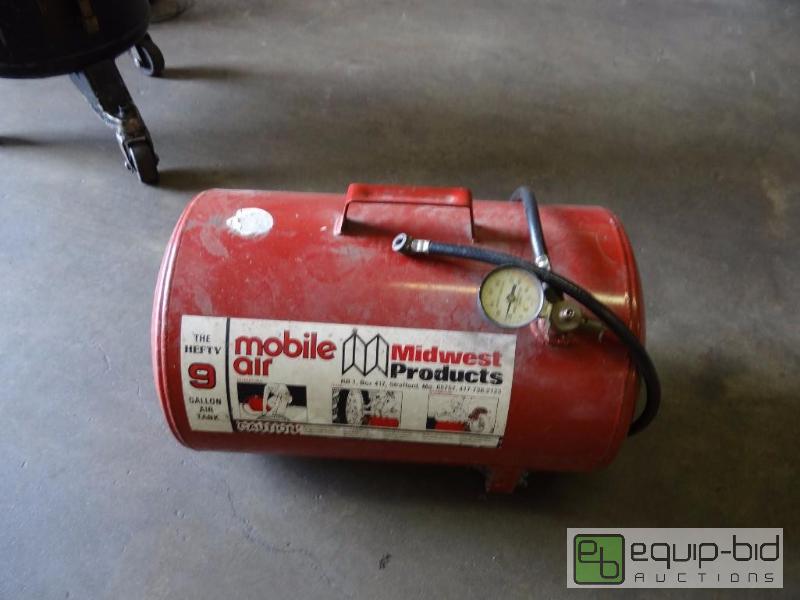 lot 531 image: 9 gallon portable air tank MidWest Products...