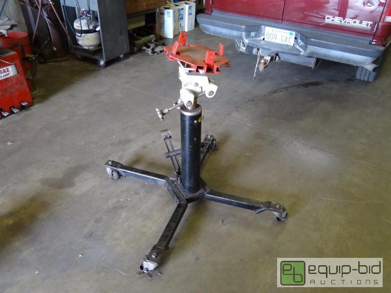 lot 536 image: 1000lb hydraulic transmission jack...