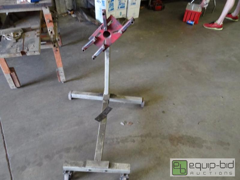 lot 539 image: AC Delco 1000lb engine stand...