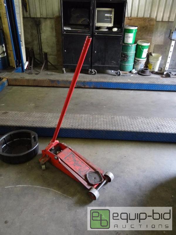 lot 553 image: Floor jack...