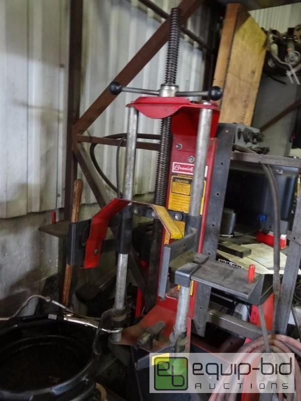 lot 556 image: Macpherson strutspring compressor (modelMST-...