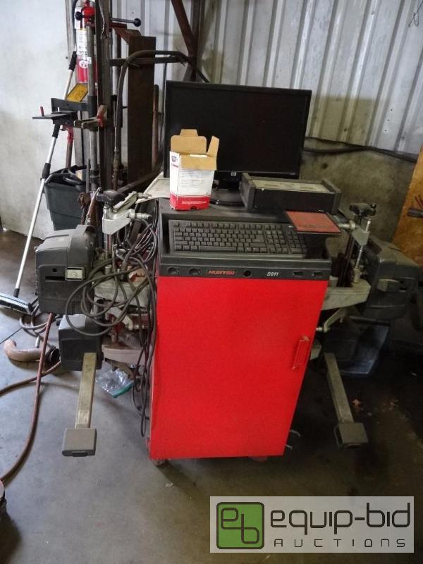 lot 558 image: Hunter Engineering Co. S811 alignment machine...
