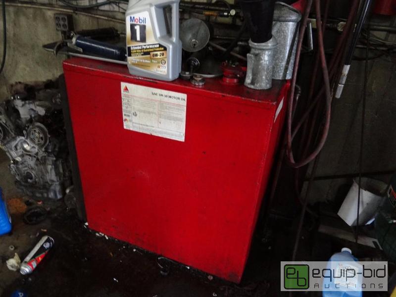 lot 568 image: clean motor oil storage tank 160 gallon...