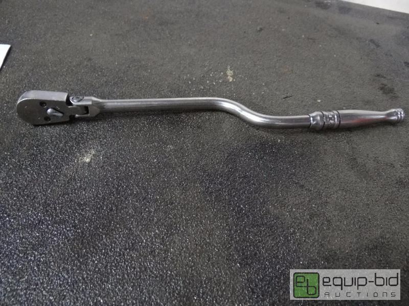 lot 588 image: Snap-On swivel specialty 14&quot rachet...