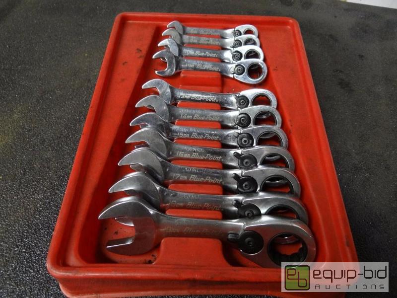 lot 590 image: BluePoint 11pc 8-19mm rachetting combination ...
