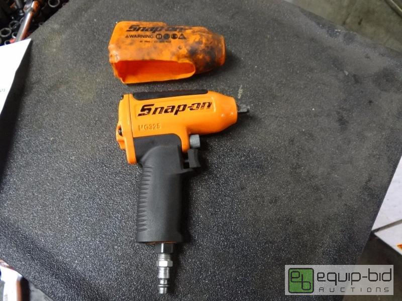 lot 600 image: Snap-On 38 impact (model MG325)...