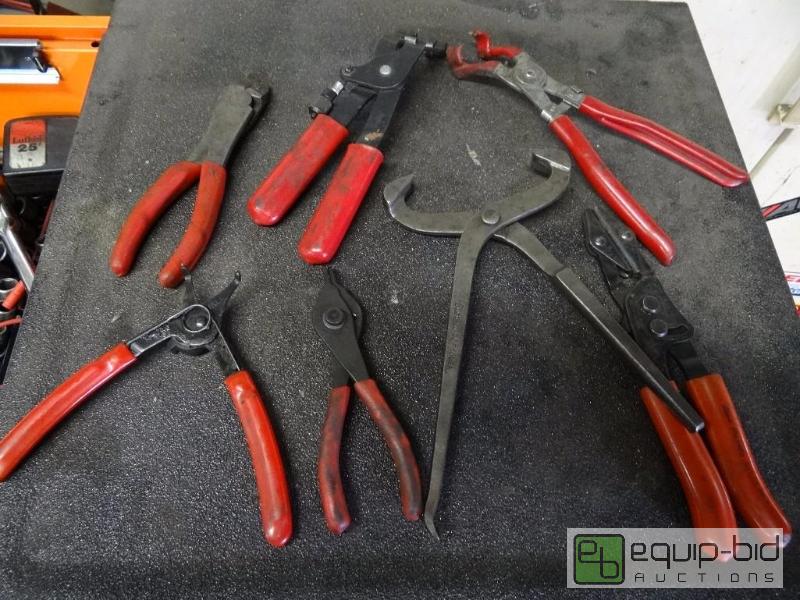 lot 607 image: Snap-on &amp bluepoint lot of various types ...